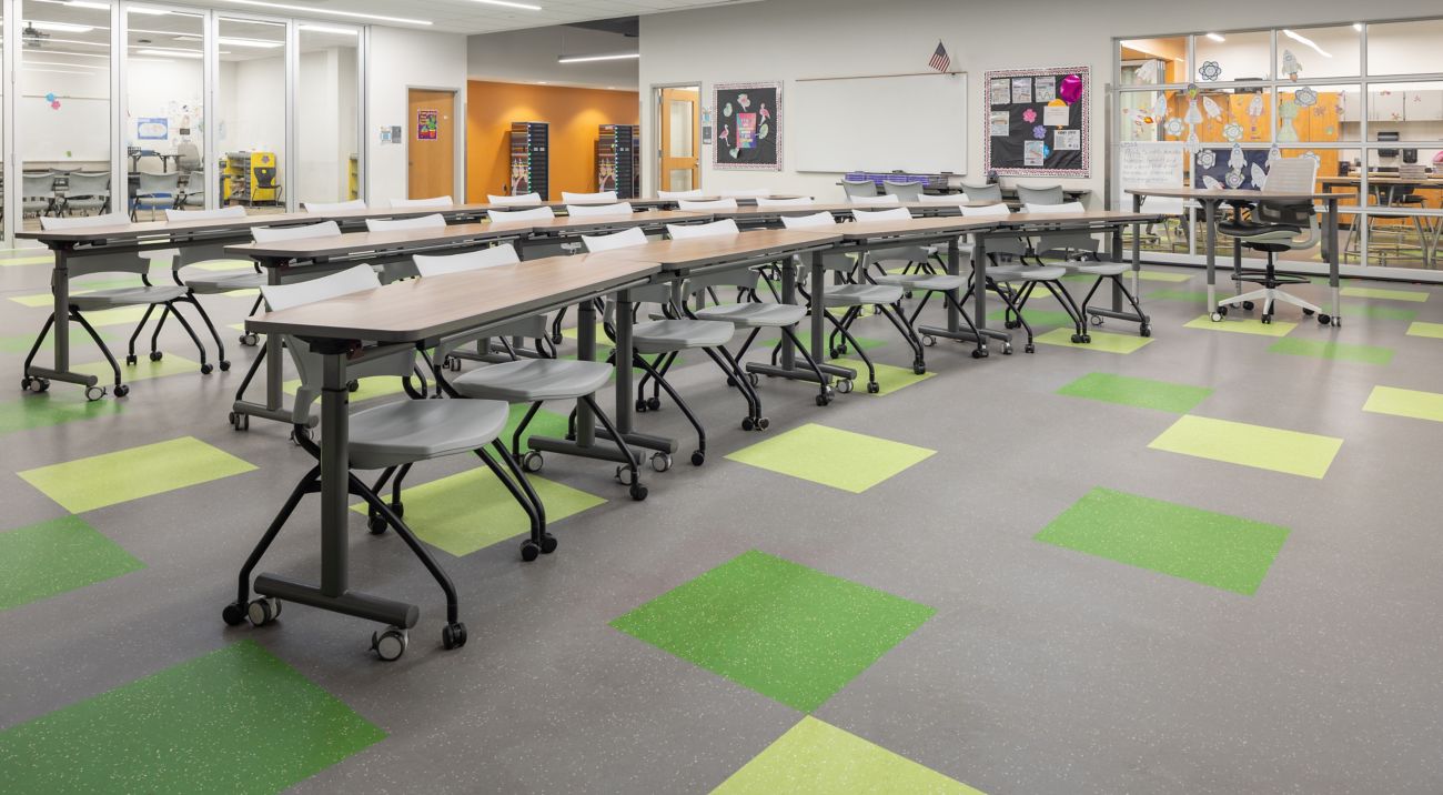 Photo of K-12 classroom with desks and nora rubber flooring