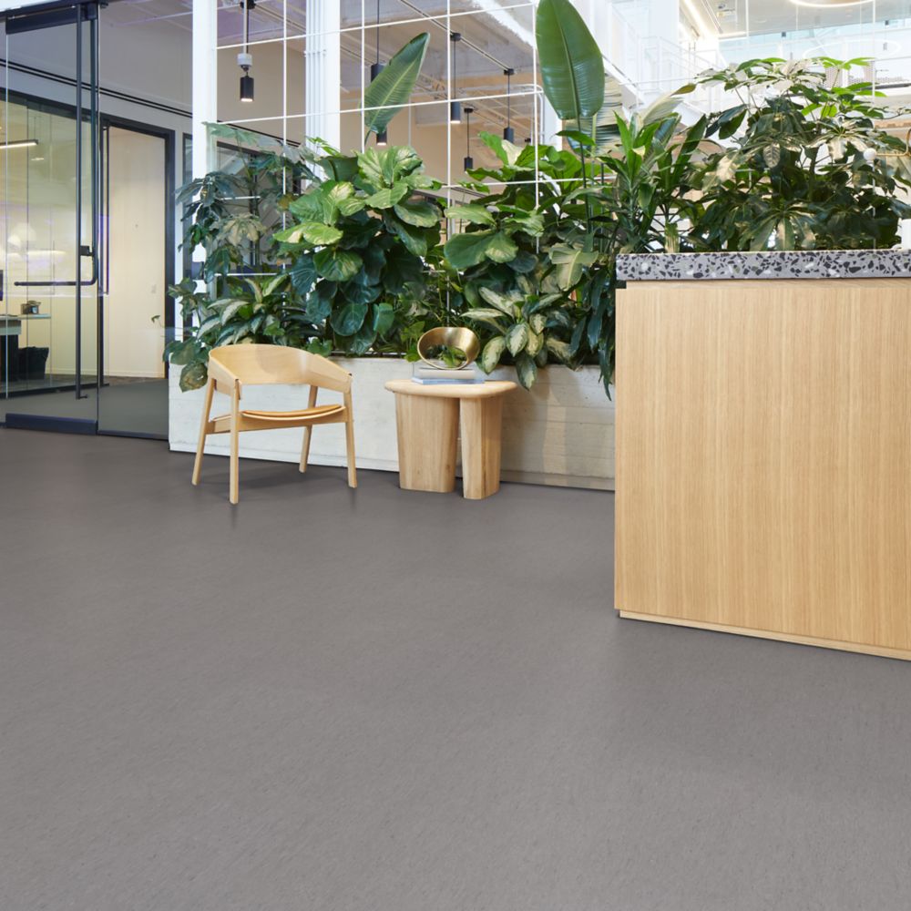 noraplan dariva rubber flooring in lobby