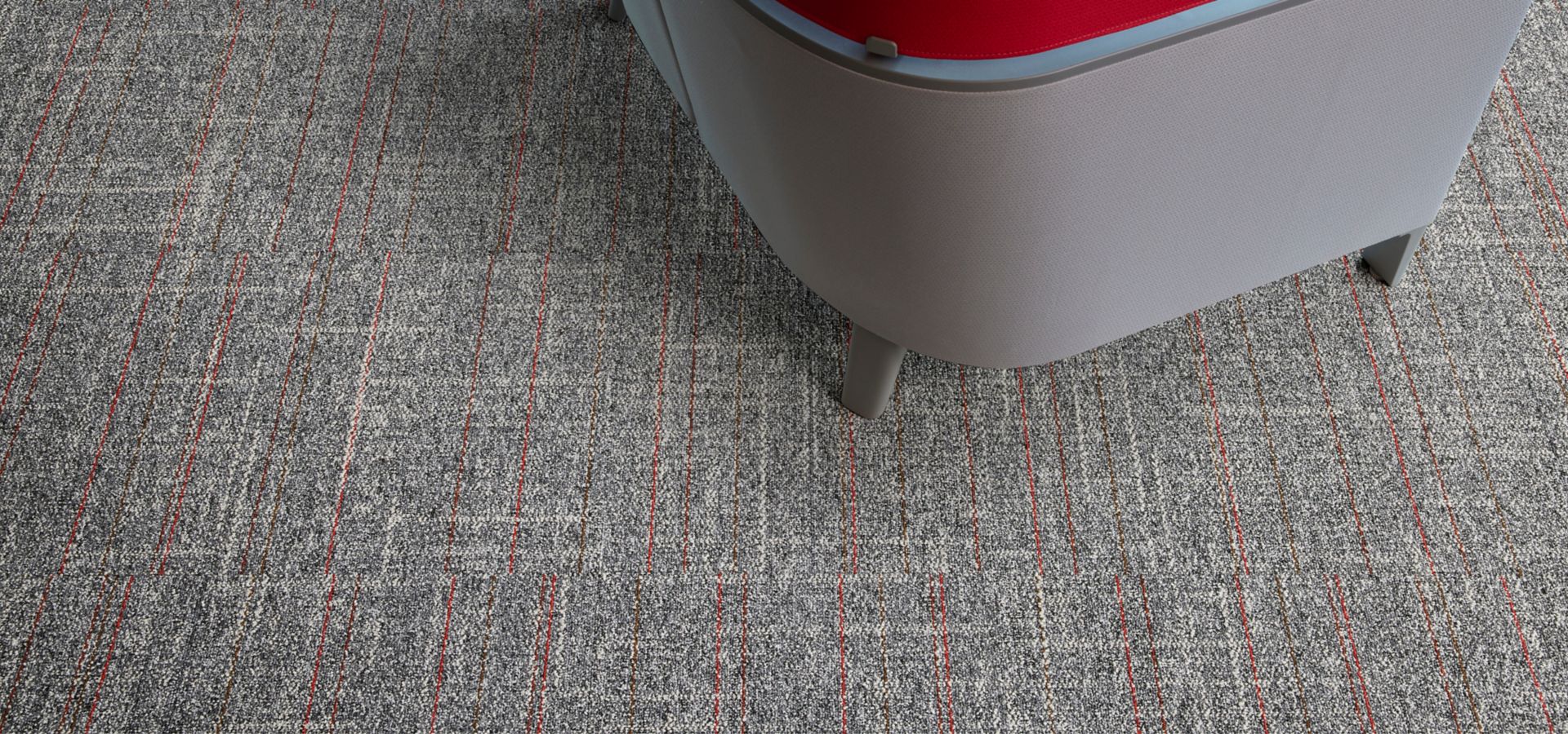 Interface Open Air 418 Stria in lobby floor