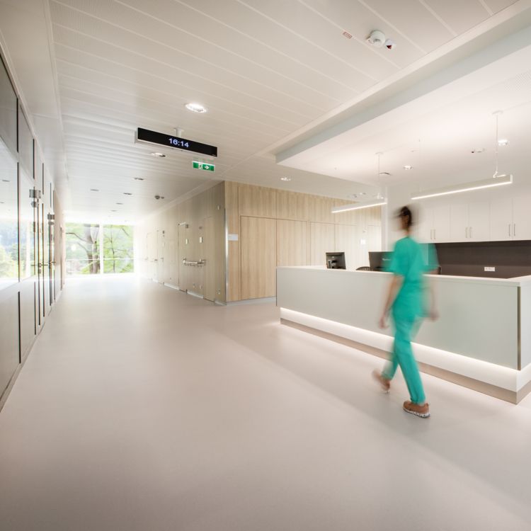 Reception desk in a hospital with rubber flooring noraplan sentica