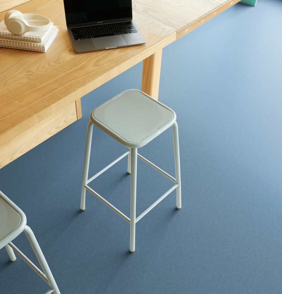 nora by Interface noraplan stone reflection breaking rubber flooring in close-up of workspace