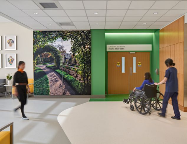noraplan environcar np nTx in hospital lobby with large image