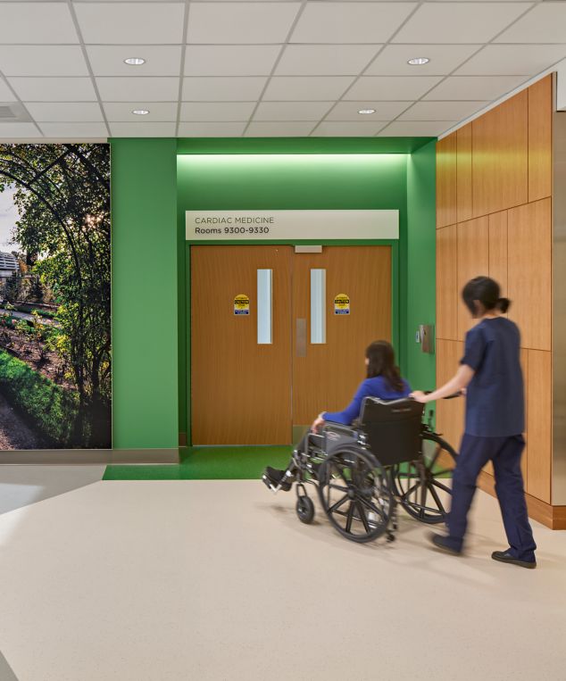 noraplan environcar np nTx in hospital lobby with large image