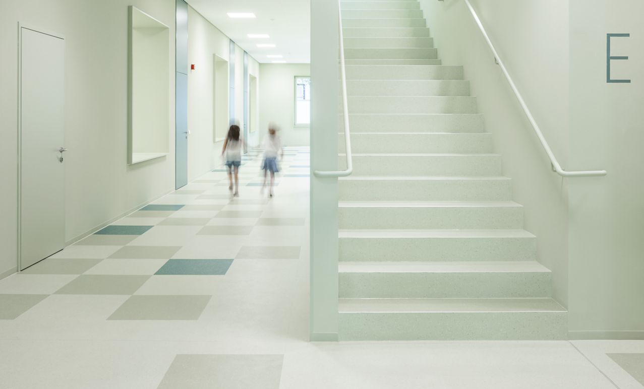 Hospital staircase with noraplan signa stairtreads