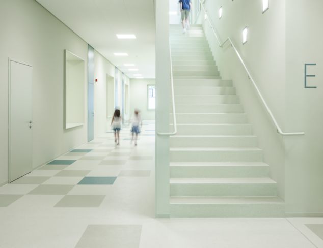 Hospital staircase with noraplan signa stairtreads