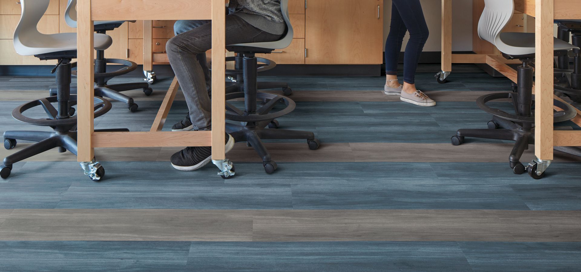 Interface Studio Set LVT in chemistry lab 