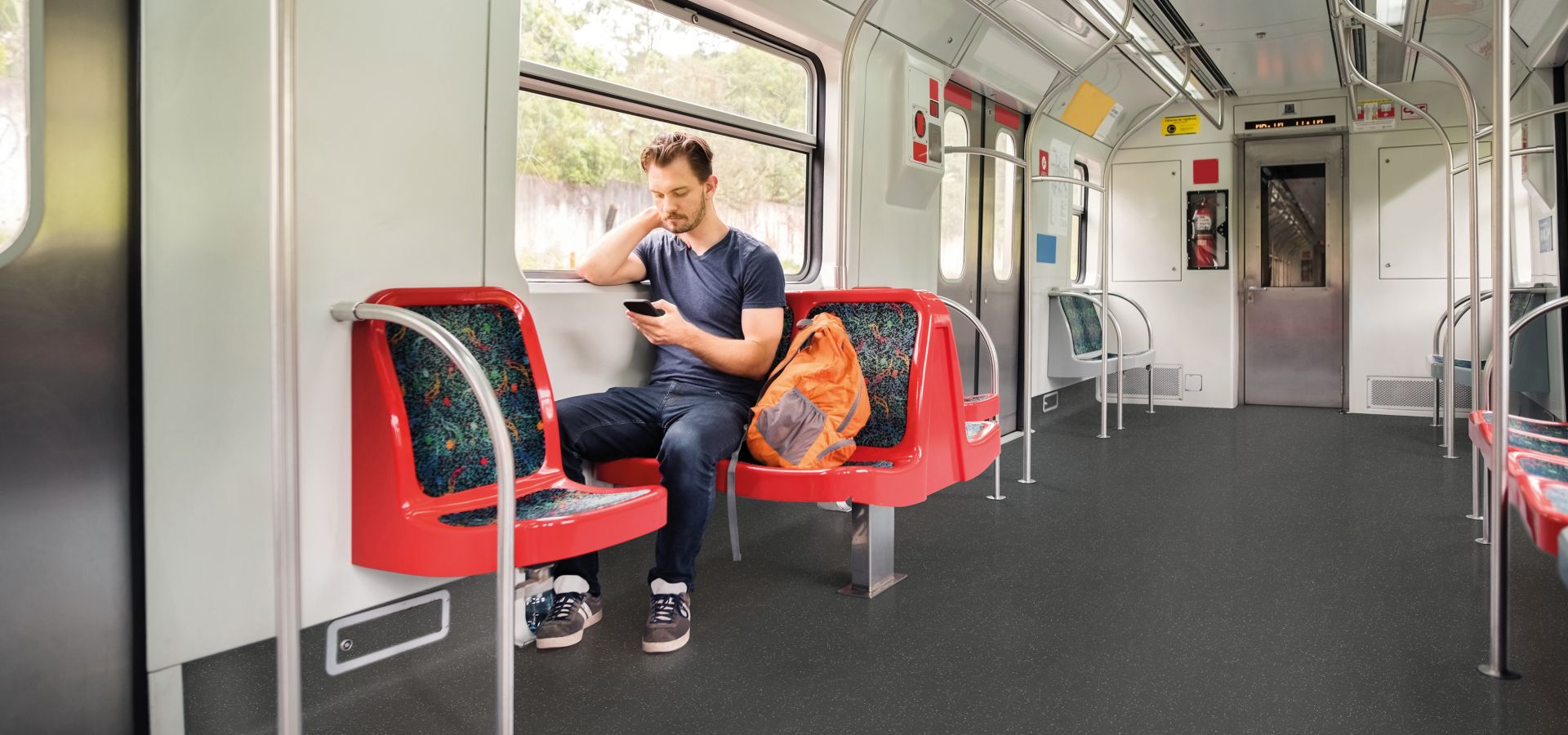 <h2 style="text-align: center;">BUSES</h2>
